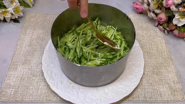 Да_чего_же_он_ВКУСНЫЙ_Салат_ПРИНЦ_на_праздничный_стол_ смотреть онлайн