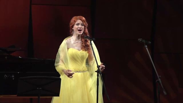 Песня Анюты "Я вся горю"из к/ф "Весёлые ребята" исполняет НАТАЛЬЯ ФАТЕЕВА ,конц. Дарья Платонова смотреть онлайн