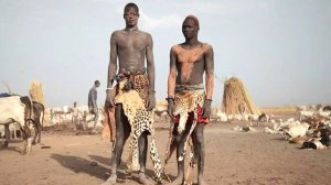 Самый высокий народ Африки с дикими обычаями! Племена Динка