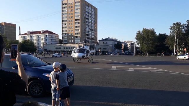 Вертолет в центре города смотреть онлайн