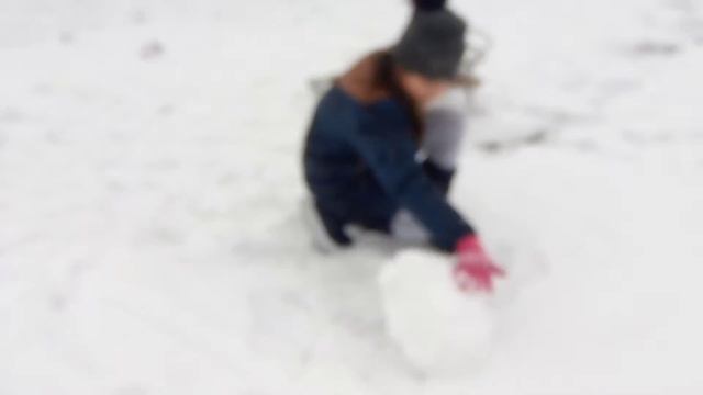 Зима , Январь 2021 г. Долгожданный снег, снеговик и снежки