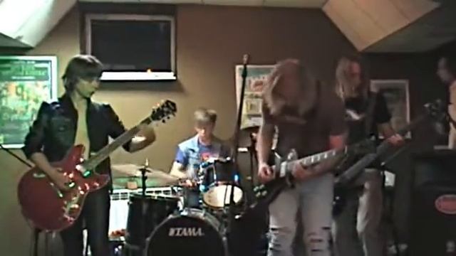 Tracy - Black Suite (живая версия с рок-концерта - любительская сьемка) смотреть онлайн