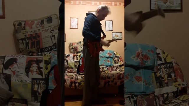 Variax 700 из Фюдигена и советский гитарпром Litvor смотреть онлайн