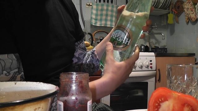 Вода минеральная "Нарзан" природной газации. смотреть онлайн