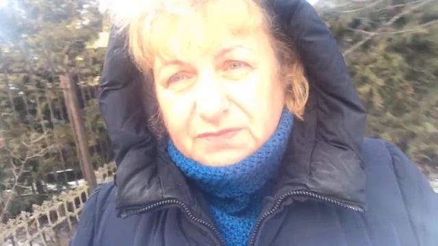 Бабушка  лепила снеговика !!!