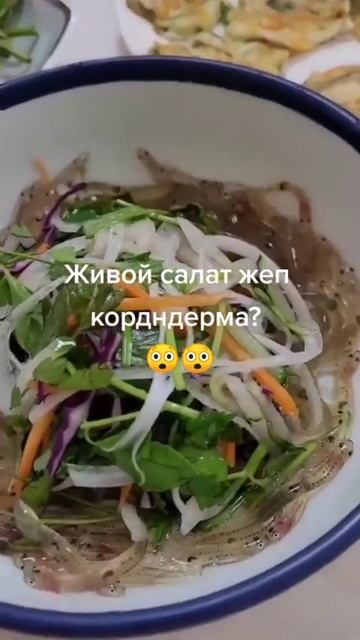 живой салат в ресторане 😳 смотреть онлайн