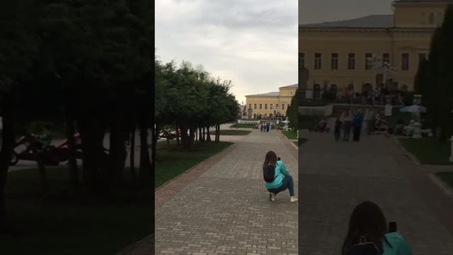 Дочь Диана Фотограф,снимает!Цветы и ещё раз Море клумб Цветов😊🌹🌹🌹 смотреть онлайн
