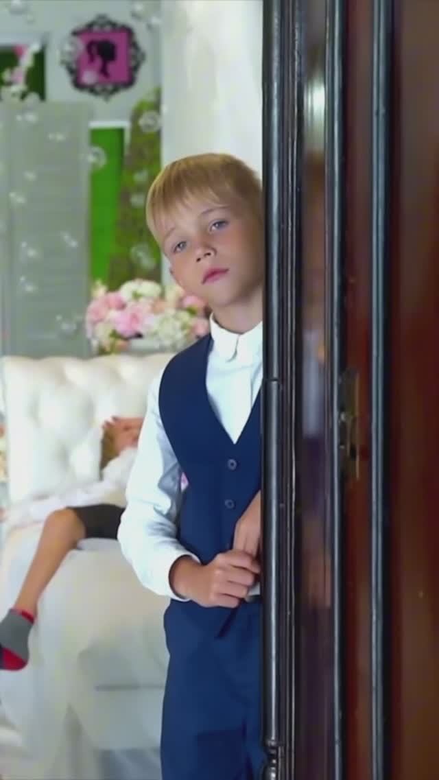 Cinderella stole cookies for a hungry boy #supersofi #cinderella смотреть онлайн