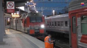 Смена 2ЭС4К-098 на 2ТЭ116У-0235 на станции Адлер | 2ES4K-098 and 2TE116U-0235, Adler station