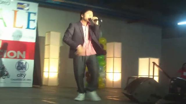 1/3 sam concepcion in SM city CdeO singing "the way you make me feel" смотреть онлайн
