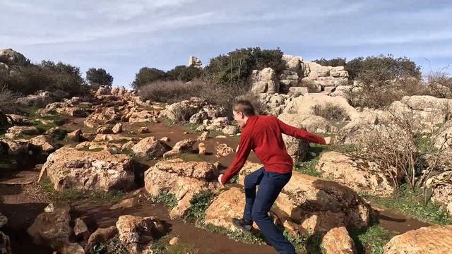 Среди карстовых скал и камней смотреть онлайн