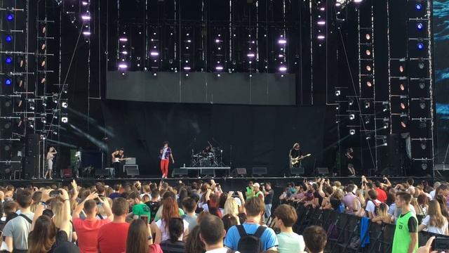 Epolets - Я хочу бути з тобою (Atlas Weekend 2018) смотреть онлайн