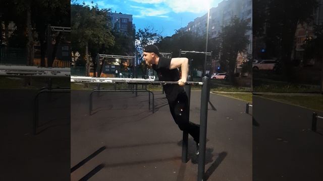 Брусья/Очередной подход/Тренировка на улице.