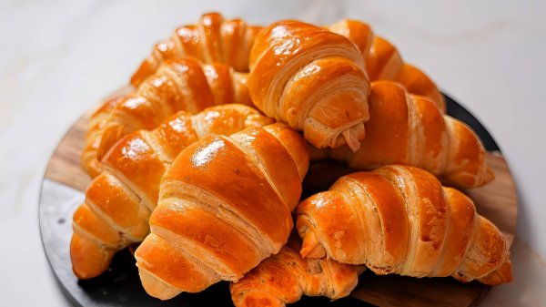 Круассаны! САМЫЙ ПРОСТОЙ рецепт! Слоёное тесто без заморочек!