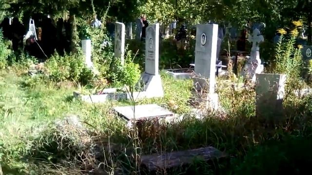 Посмотрите какой гроб. Простите, это не весёлое видео.