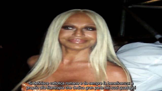 ✅  Chi è La Figlia Di Donatella Versace? Sono Identiche, A 34 Anni Il Suo Patrimonio… [FOTO]