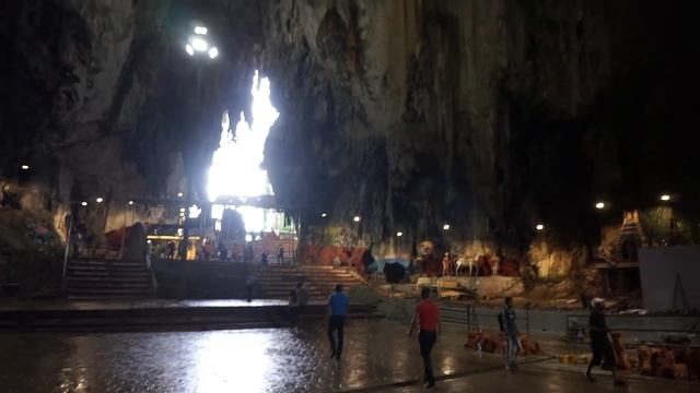 В пещерах Batu - 3 смотреть онлайн