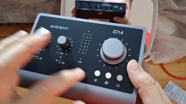 Audient ID14 mk2 - распаковка и первые впечатления смотреть онлайн