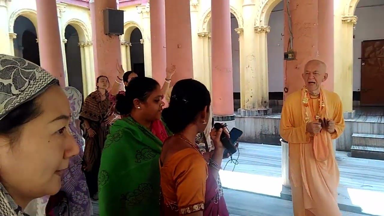 BVV Narasimha Maharaj - Kartika parikrama, Day 2 - Kirtan in Kanai-Balai temple - 14.10.2022