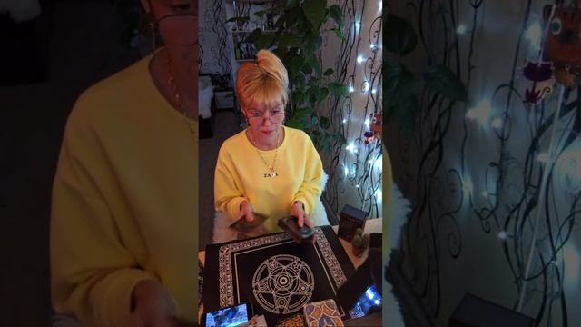 Ольга Люблю 💘 Таро в прямом эфире! Смотрю: Чувства Мысли Его действия Работа Карьера Перспектива смотреть онлайн