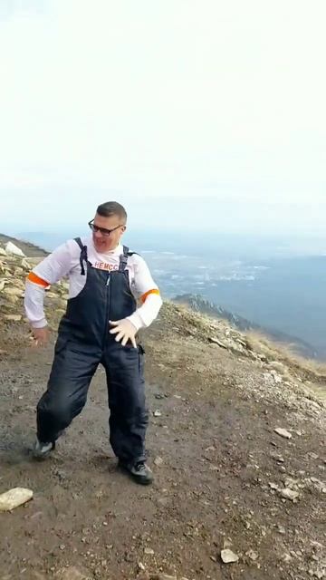 Лезгинка с Пандой на вершине горы Бештау! Достойно лайка?) Старались) #михаилволин #кисловодск смотреть онлайн
