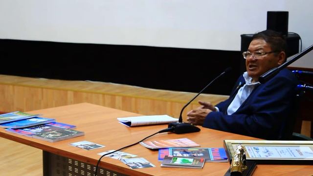 Ауэзхан Кодар о 4 направлениях в творчестве Жаната Баймухаметова смотреть онлайн