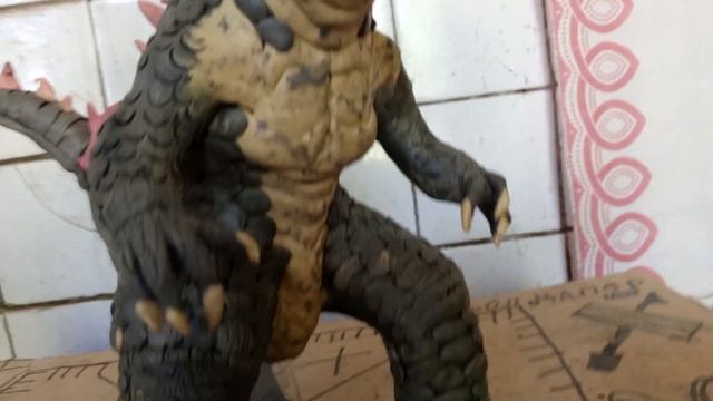 фигурка годзиллы из пластилина из фильма Годзилла и Конг новая империя