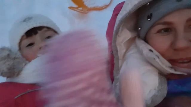 Шьямаприйка с горки катается