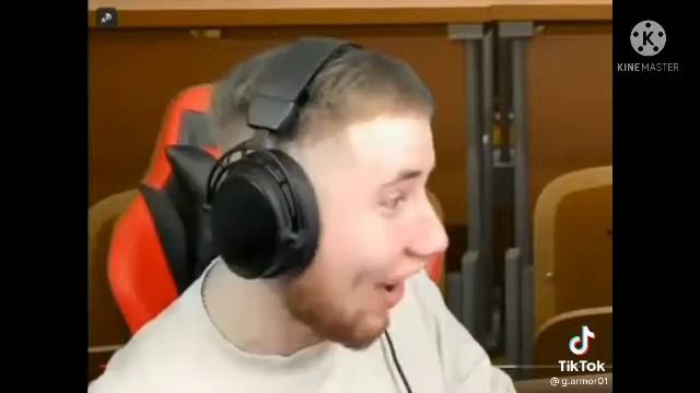 Тик так из тик тока делает реакцию на Влада а4.