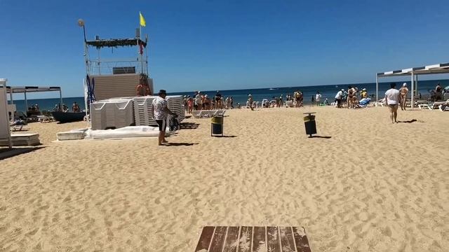 Море и пляж Нико в Витязево. Море чистое, но холодное! смотреть онлайн