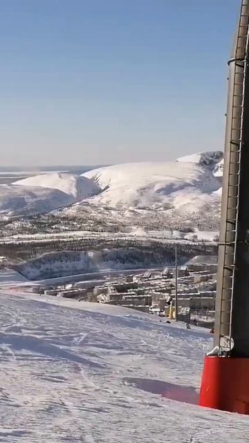 Гора Айкуайвенчорр. Горнолыжный курорт "Большой Вудъявр". 17.03.2024. смотреть онлайн