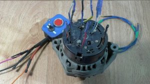 Аккумулятор  разряжается  в пути, а водитель об этом не знает. Необычный генератор.