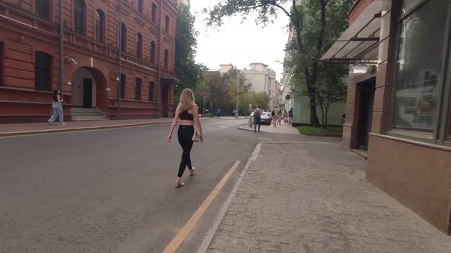 Москва - это город, где мечты становятся реальностью, а реальность - мечтой. смотреть онлайн