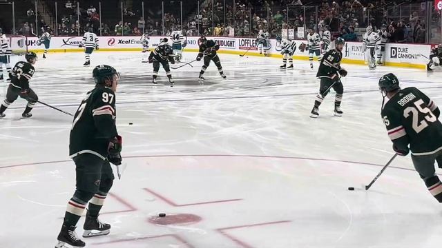 Kaprizov WOWs the Crowd Pregame 👀 (Капризов поразил публику перед игрой) смотреть онлайн