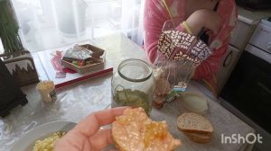 Нету сил готовить, беседую с вами, Даша угощает своим блюдом