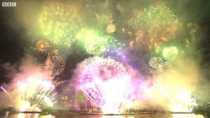 New Year's Eve: London fireworks celebrate start of 2020 - BBC News