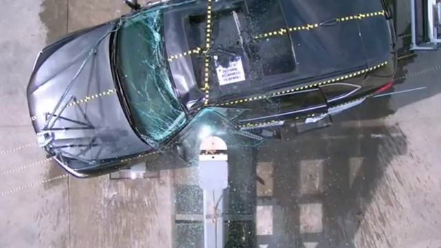 2015 BMW X5 Pole Crash Test смотреть онлайн