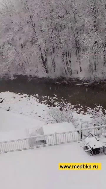 а за окном снег