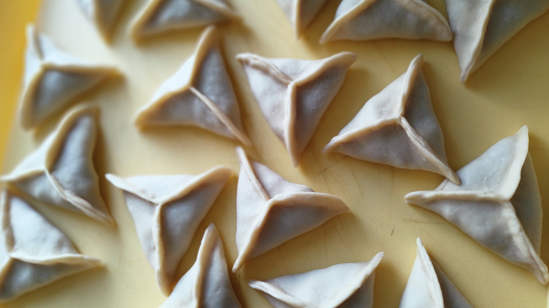 Убрались на могилках родителей. Налепила хинкали. смотреть онлайн