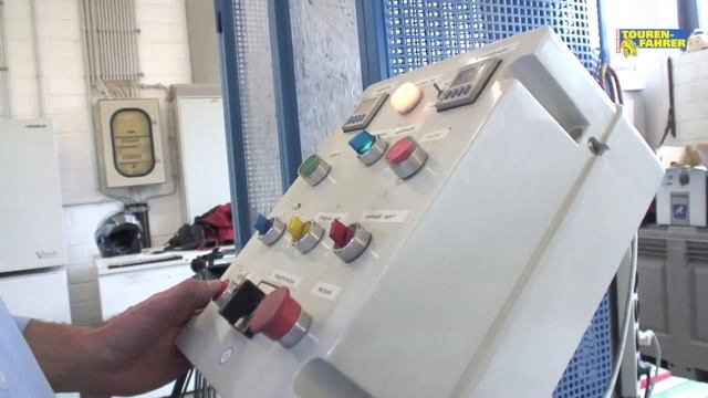 TOURENFAHRER - TÜV Schlagprüfung für Helme TF 8/11 смотреть онлайн