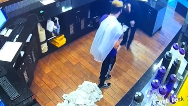 Она Не Знала, Что Ее Снимают! Случаи Снятые На Камеру Наблюдения смотреть онлайн