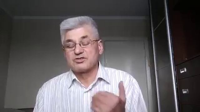 Чому потрібно протягом дня  пити воду, а не тільки зранку? Як краще вивести токсини із організму?