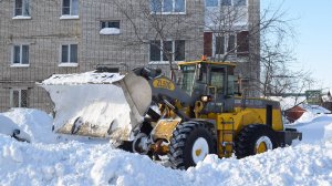 Фронтальный погрузчик XCMG ZL50G. Уборка снега.