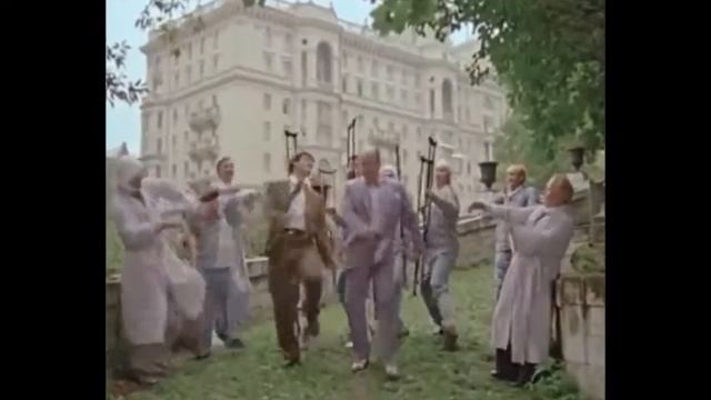 Хома и другие пляшут под "Маму-анархию" смотреть онлайн