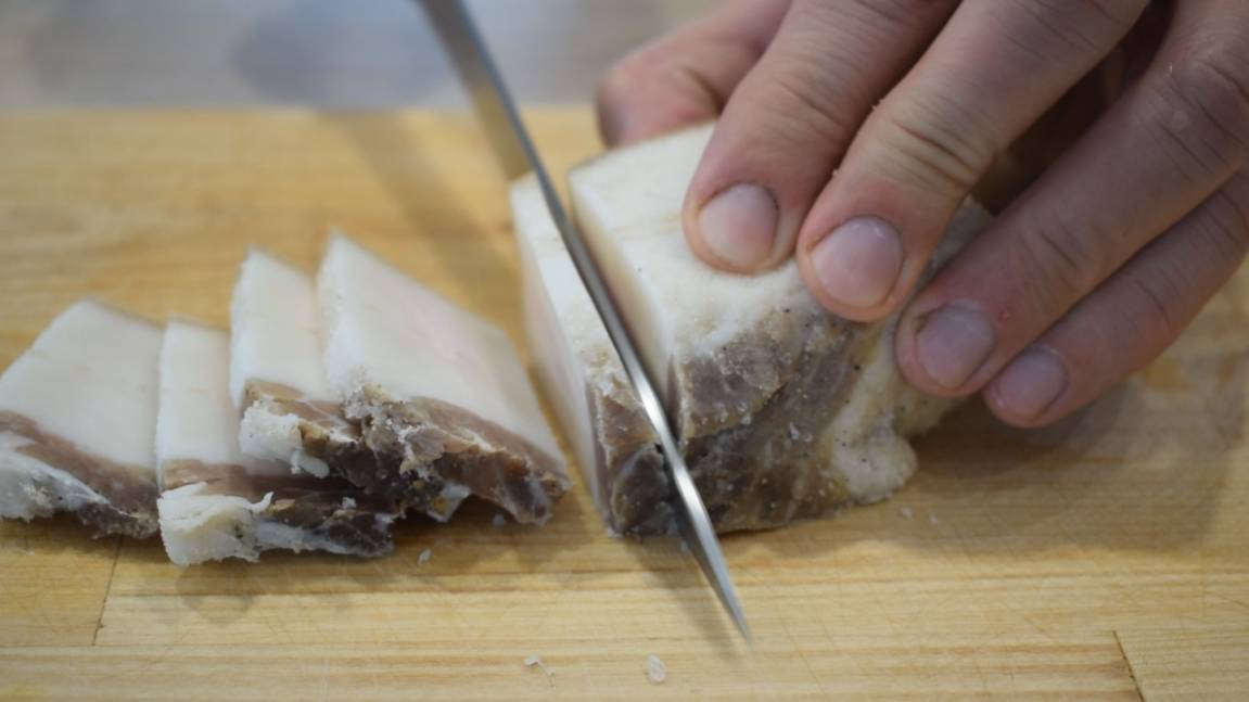 Закуска из 90-х, такая была на столе в каждом доме, многие ее забыли а зря! Сало в сухой посол смотреть онлайн