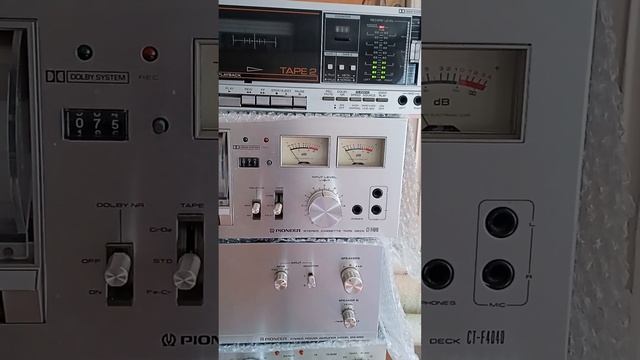 А Я МОЛОДОЙ И ДОЛГО ГРУСТИТЬ НИ УМЕЮ, НИ ВЫШЛО С ТОБОЙ, НИ ВЫШЛО С ТОБОЙ, НИ КАПЛИ О ТОМ НИ ЖАЛЕЮ ! смотреть онлайн