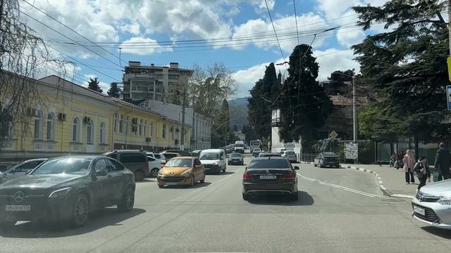 Ялта. По ул.Кирова, от Садовой до Маршака ул. 09.04.2025. Крым. Crimea. Yalta. смотреть онлайн