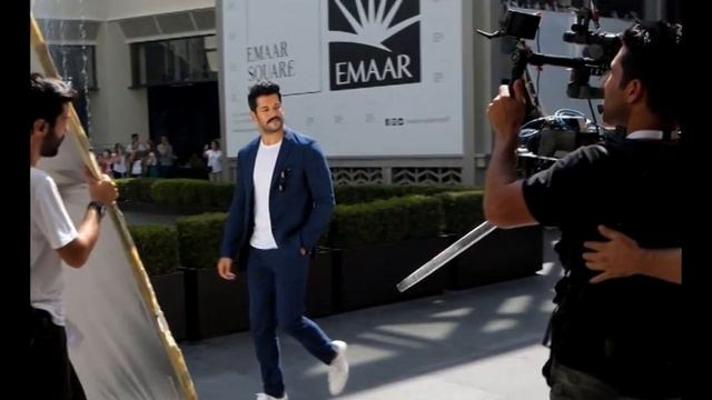 Бурак Озчивит на съёмках рекламы за 5 миллионов