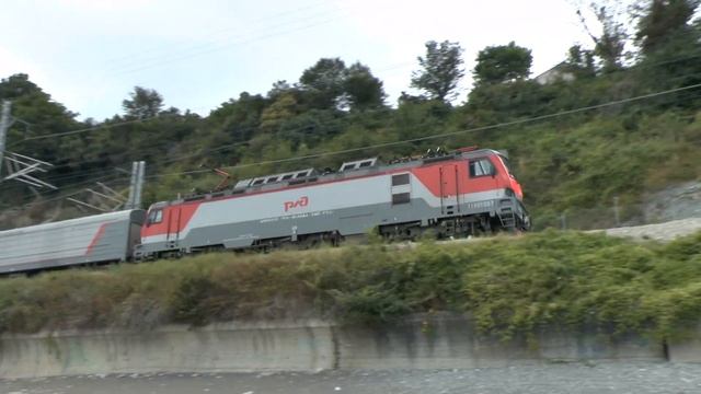 Электровоз ЭП20-056 с пассажирским смотреть онлайн