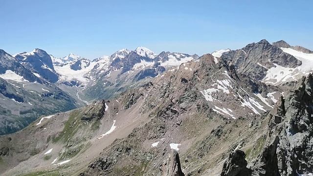 Обзорный вид на район с горы Трезубец смотреть онлайн